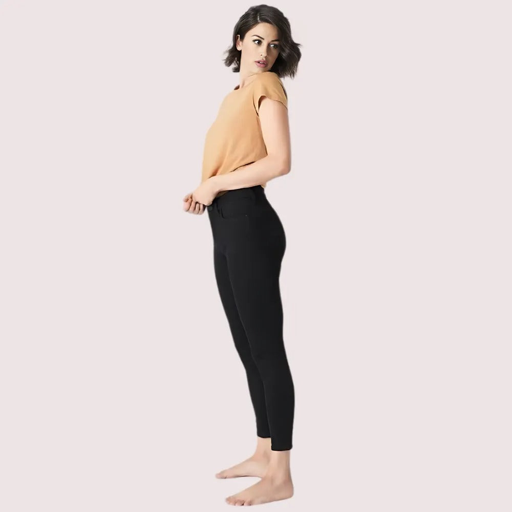Women&#39;s Sleek Silhouette Black Skinny Fit Jeans